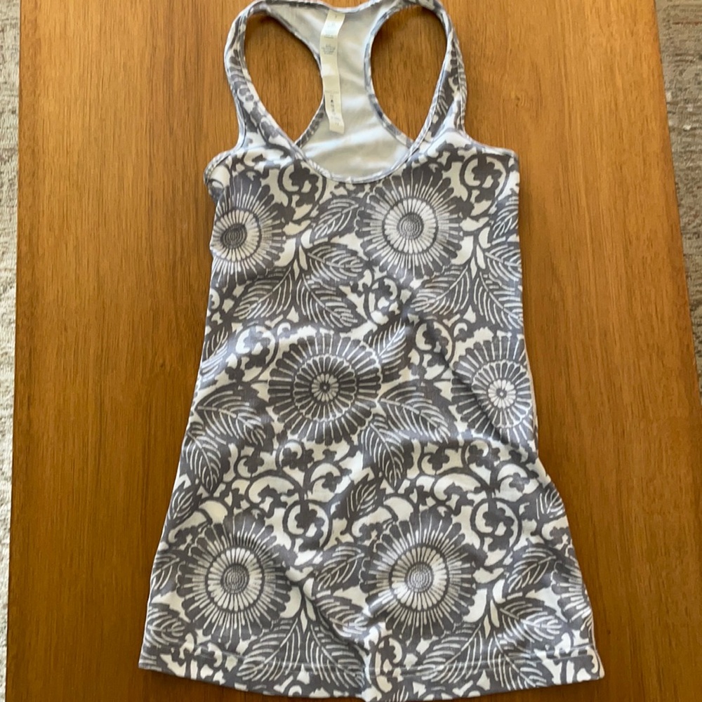 Lulu lemon tank